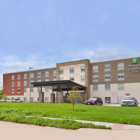 Holiday Inn Express & Suites Omaha Airport By Ihg Carter Lake Экстерьер фото