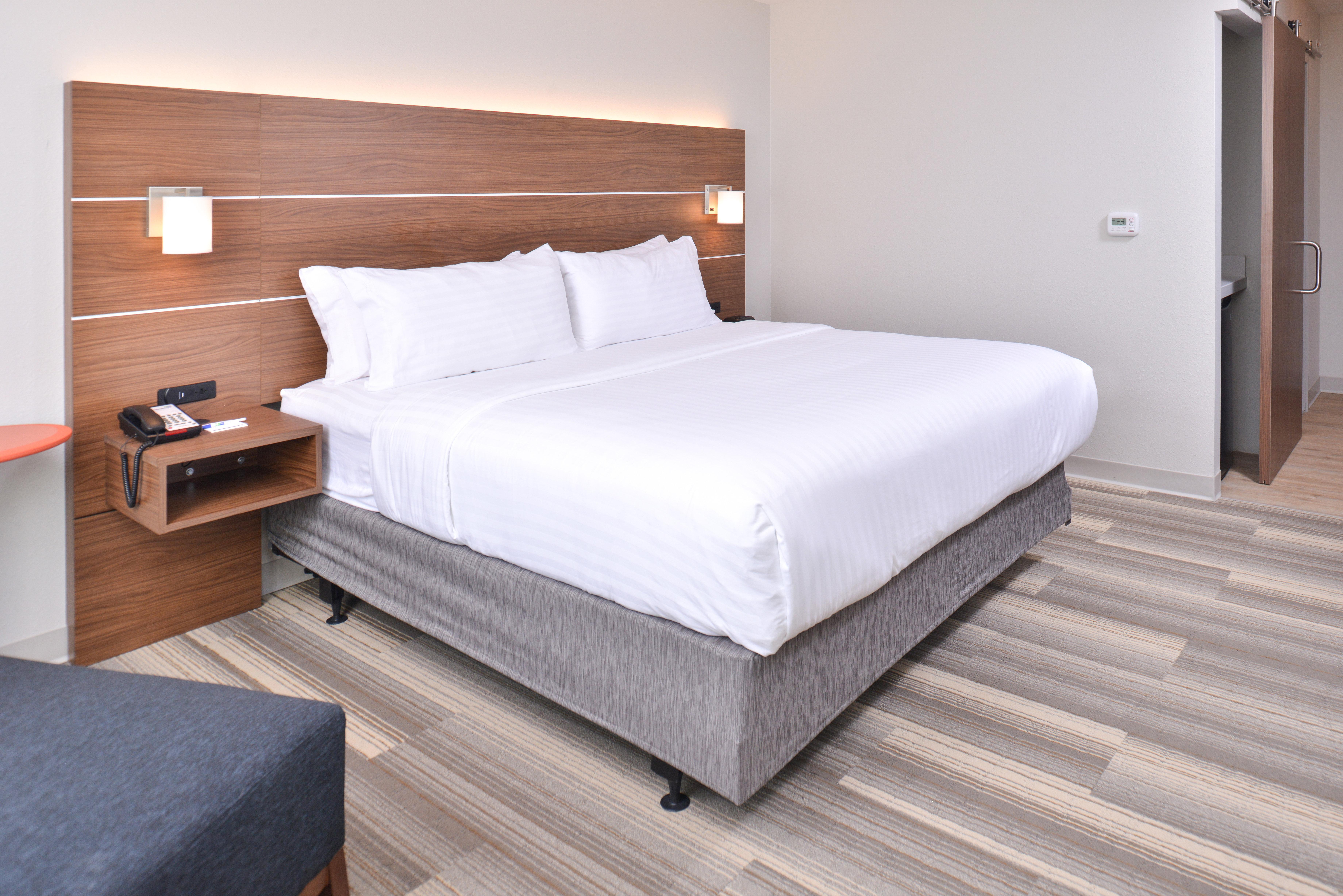 Holiday Inn Express & Suites Omaha Airport By Ihg Carter Lake Экстерьер фото