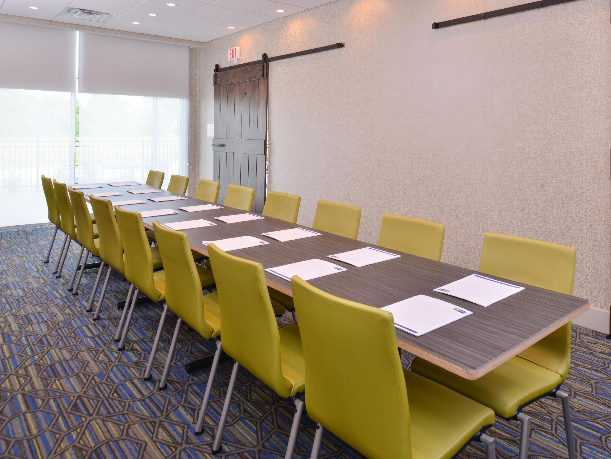Holiday Inn Express & Suites Omaha Airport By Ihg Carter Lake Экстерьер фото