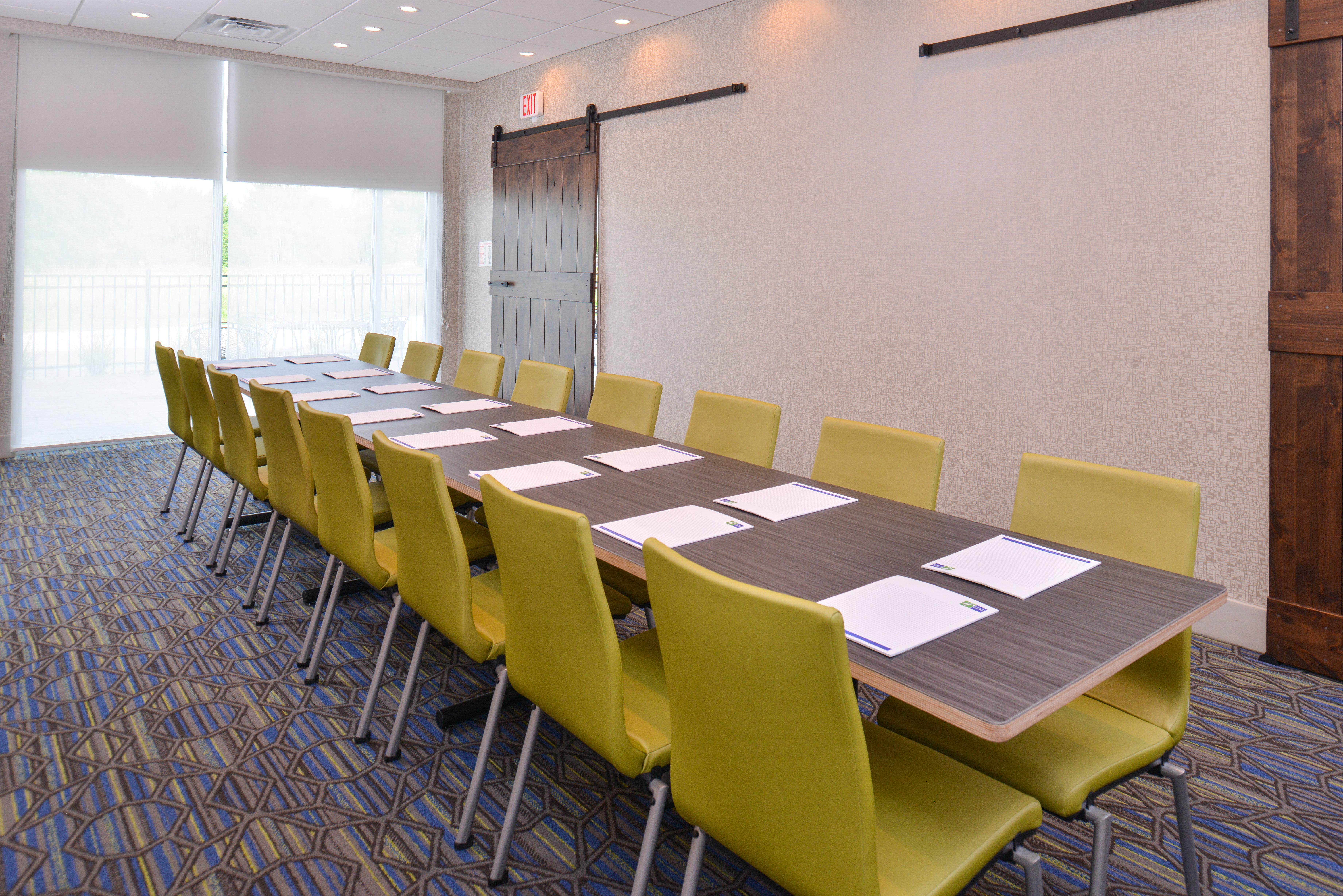 Holiday Inn Express & Suites Omaha Airport By Ihg Carter Lake Экстерьер фото