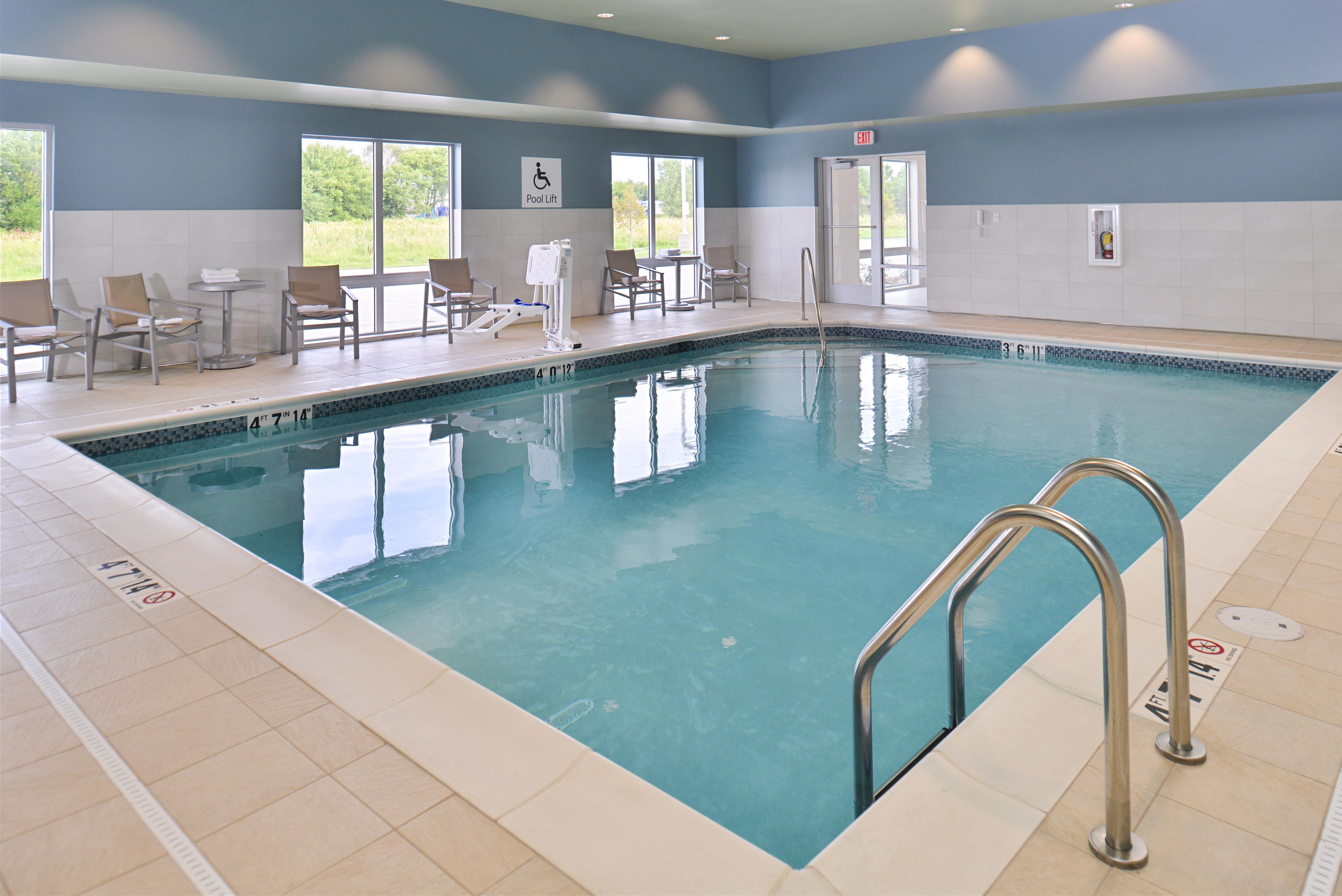 Holiday Inn Express & Suites Omaha Airport By Ihg Carter Lake Экстерьер фото