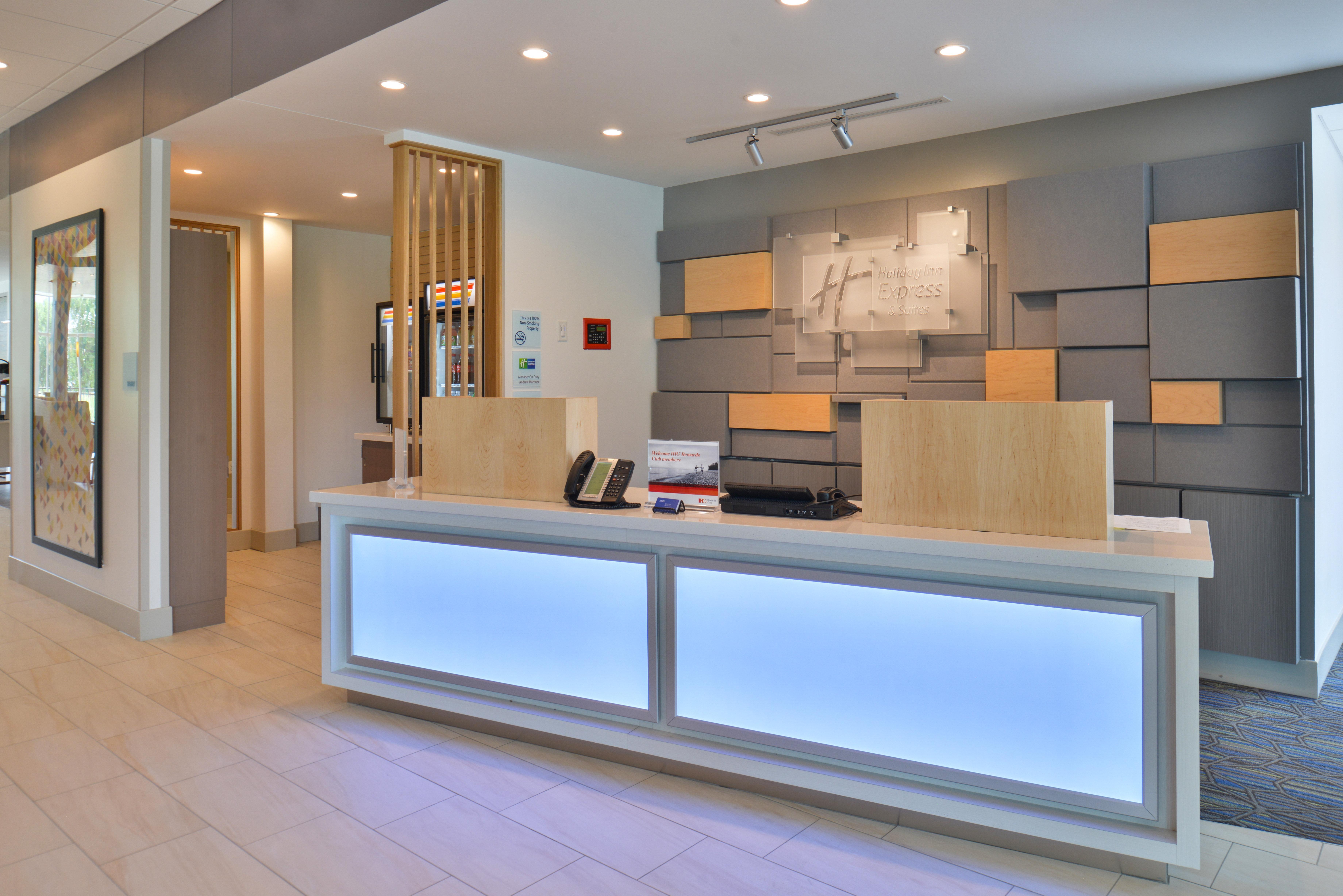 Holiday Inn Express & Suites Omaha Airport By Ihg Carter Lake Экстерьер фото