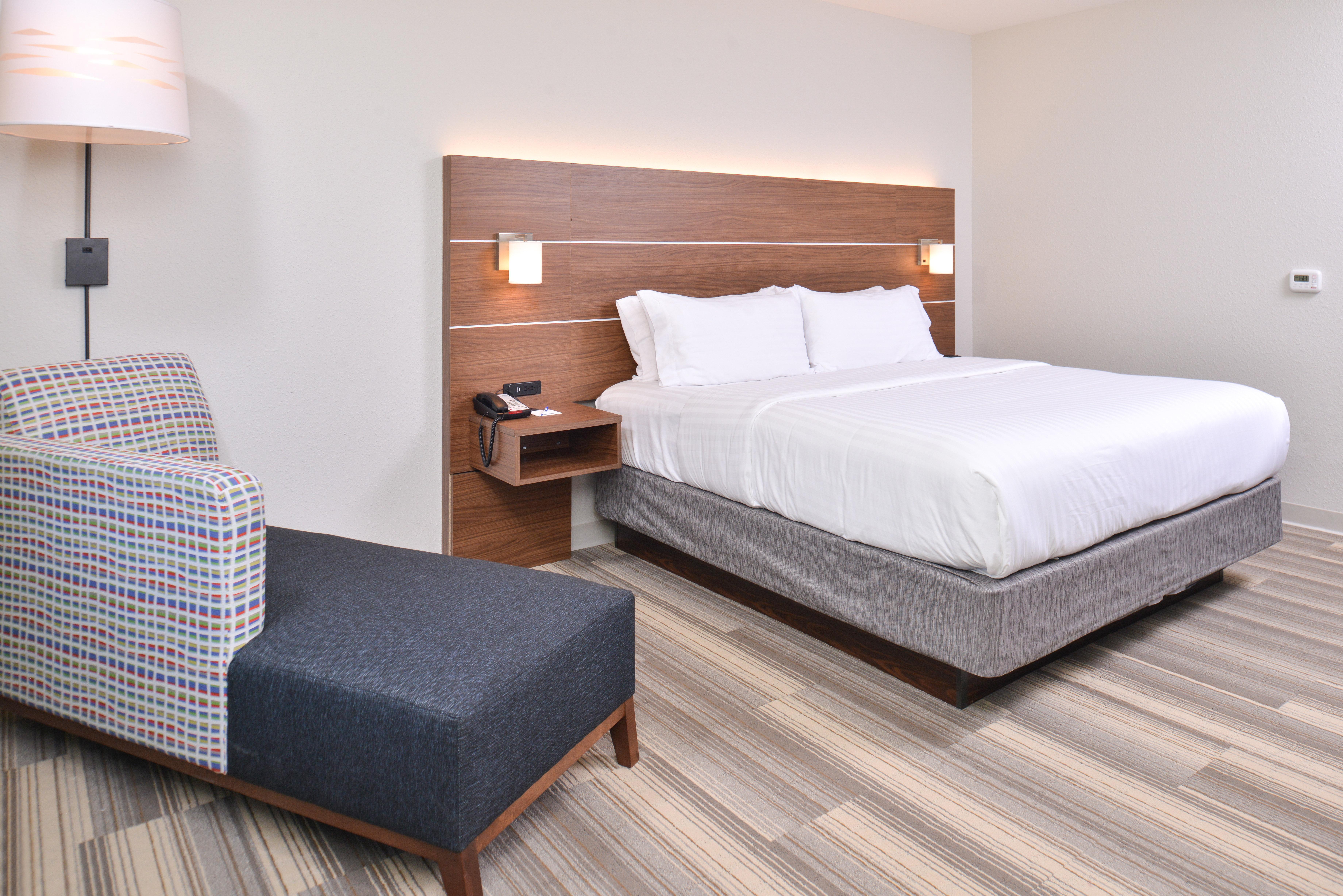 Holiday Inn Express & Suites Omaha Airport By Ihg Carter Lake Экстерьер фото