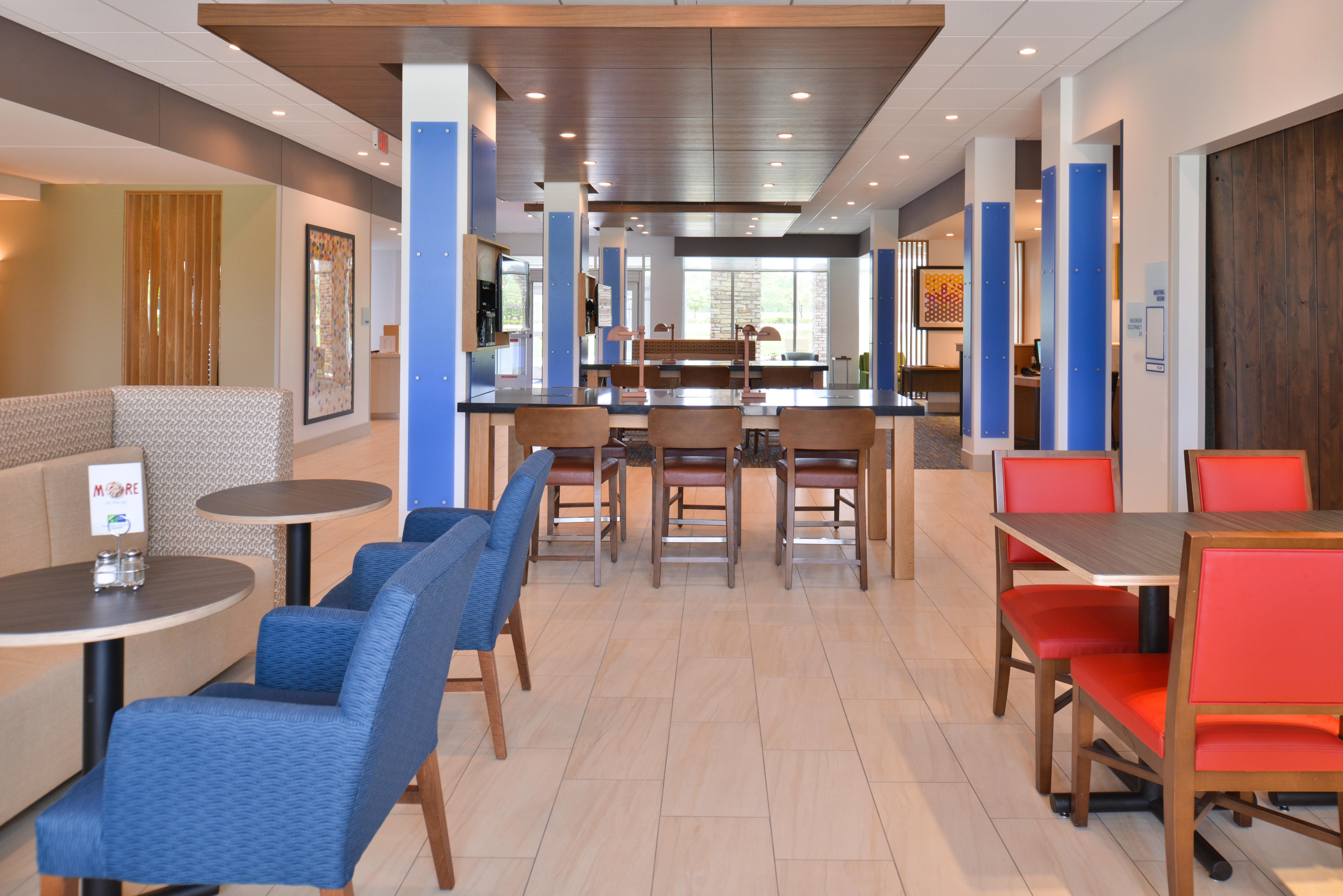 Holiday Inn Express & Suites Omaha Airport By Ihg Carter Lake Экстерьер фото