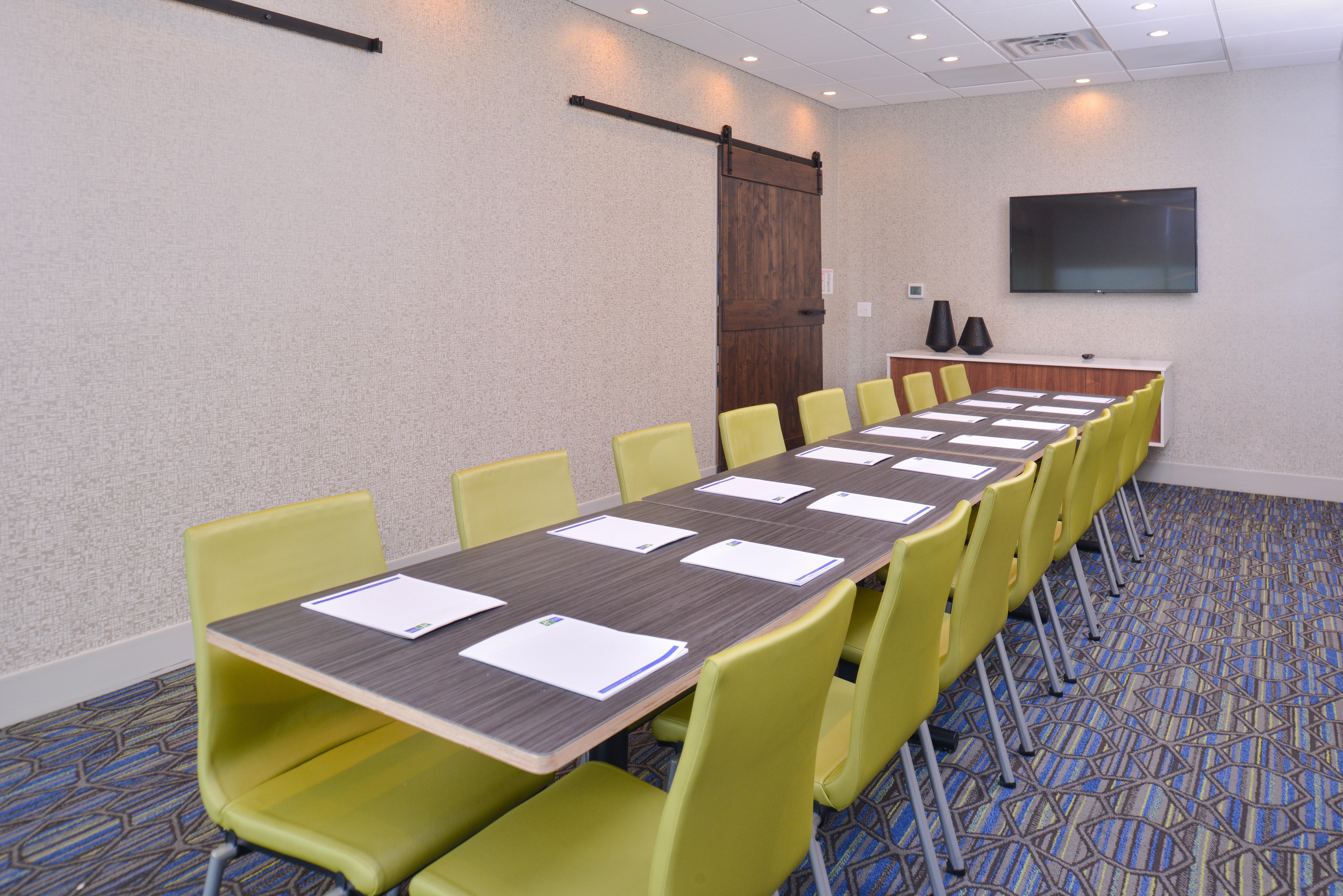 Holiday Inn Express & Suites Omaha Airport By Ihg Carter Lake Экстерьер фото
