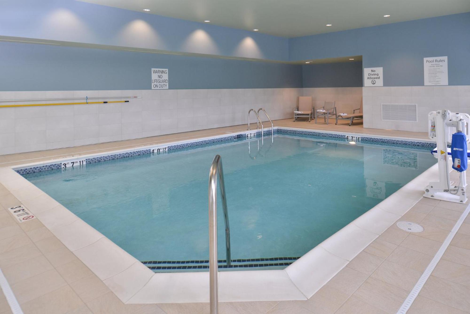 Holiday Inn Express & Suites Omaha Airport By Ihg Carter Lake Экстерьер фото
