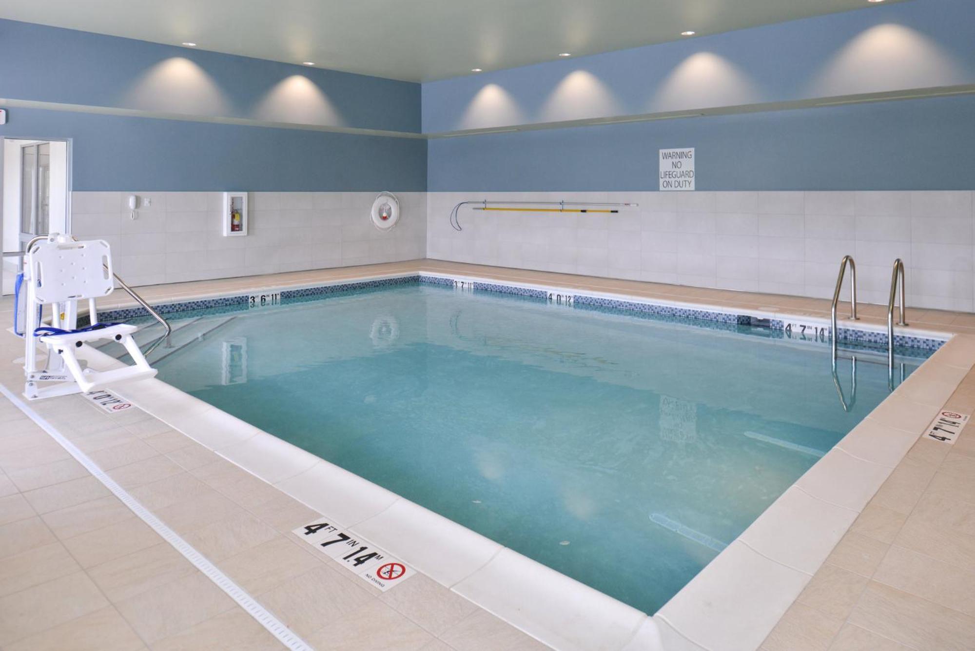 Holiday Inn Express & Suites Omaha Airport By Ihg Carter Lake Экстерьер фото