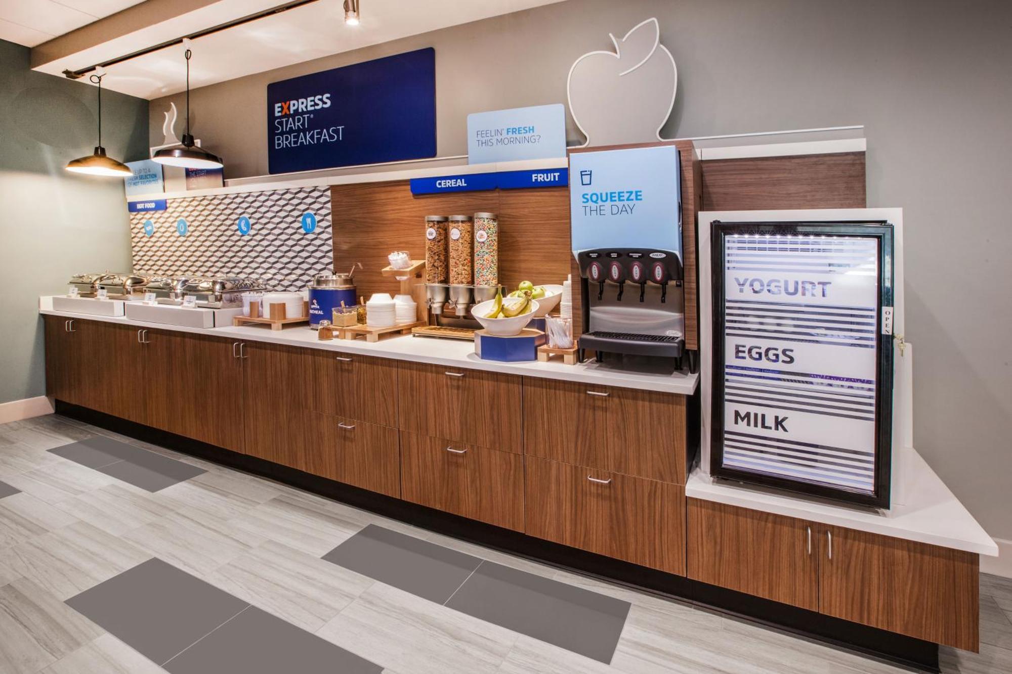 Holiday Inn Express & Suites Omaha Airport By Ihg Carter Lake Экстерьер фото