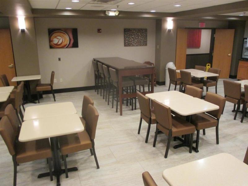 Holiday Inn Express & Suites Omaha Airport By Ihg Carter Lake Экстерьер фото